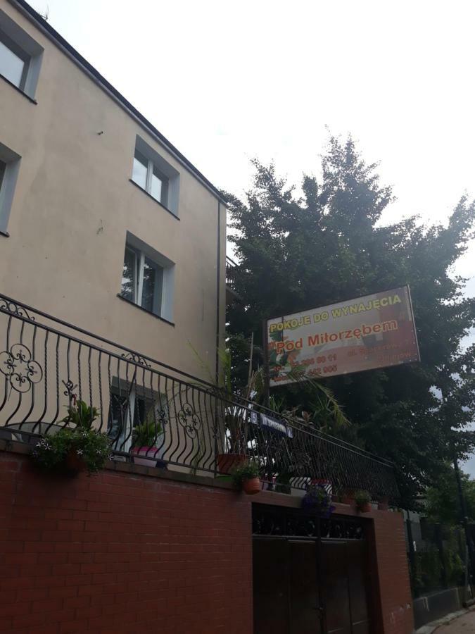 Uniejow Pensjonat Pod Milorzebem Buitenkant foto
